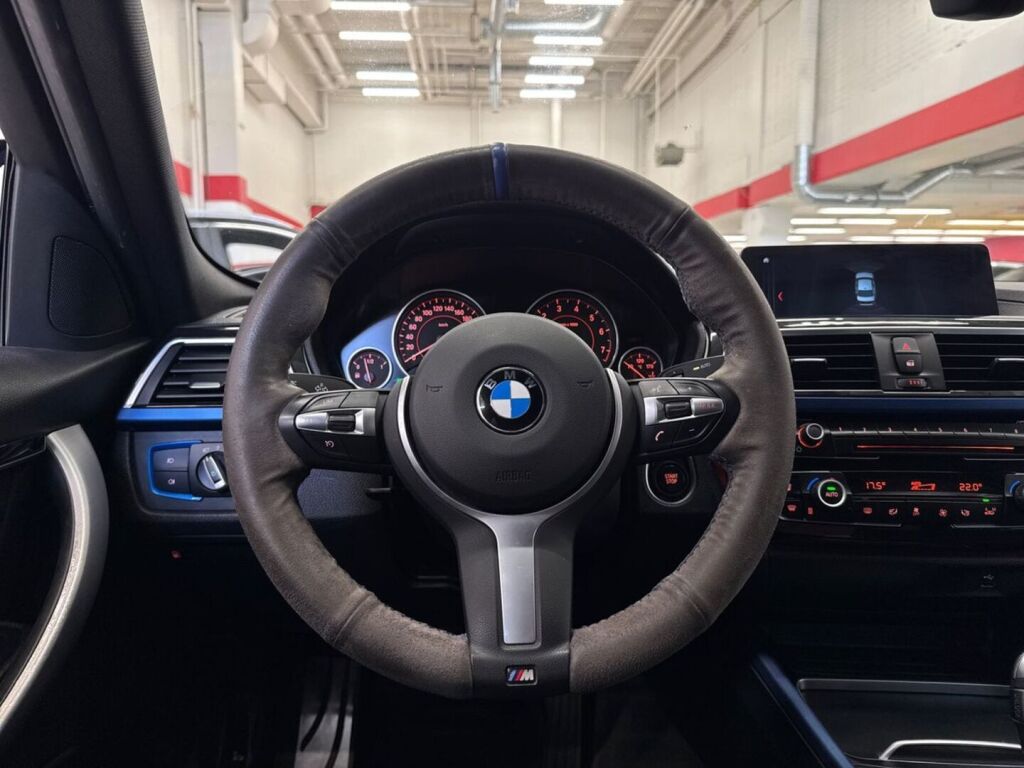 BMW 330 2018 Sininen