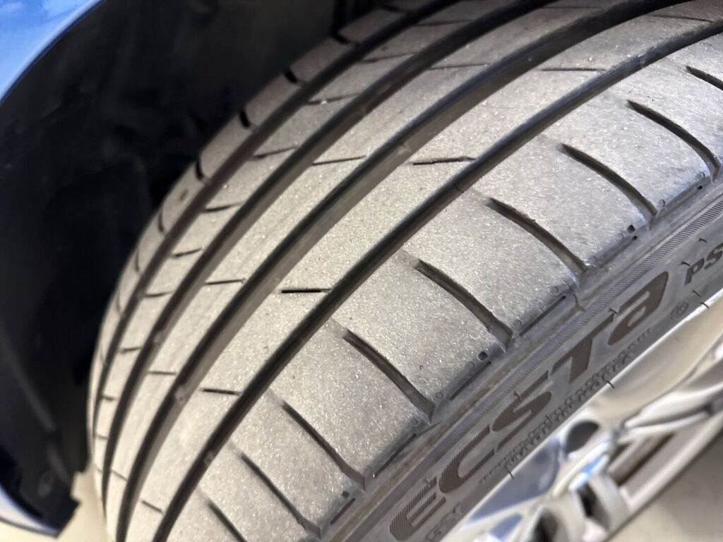 BMW 330 2018 Sininen