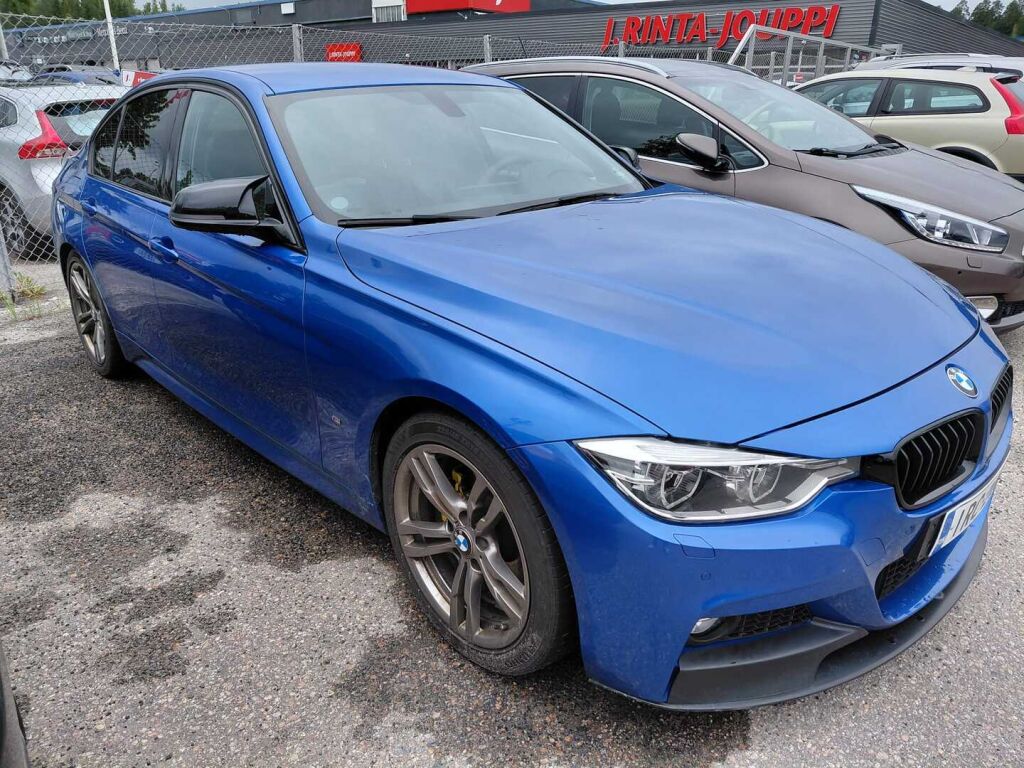 BMW 330 2018 Sininen