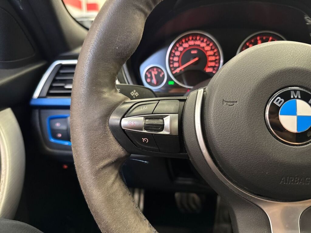 BMW 330 2018 Sininen