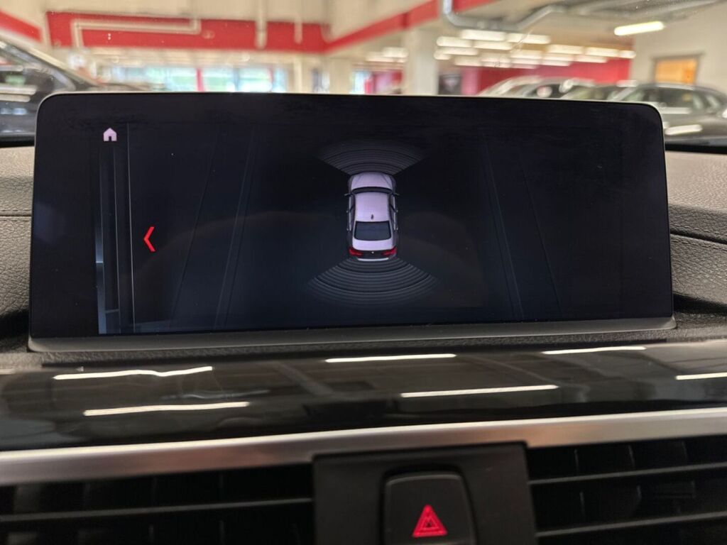 BMW 330 2018 Sininen