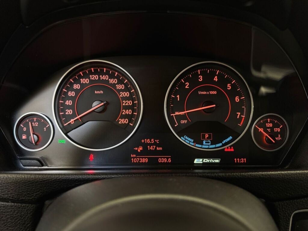 BMW 330 2018 Sininen