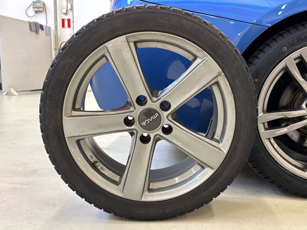 BMW 330 2018 Sininen