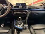 BMW 330 2018 Sininen