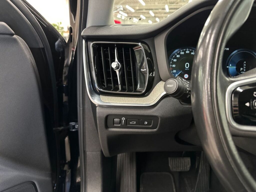 Volvo V60 2019 Musta