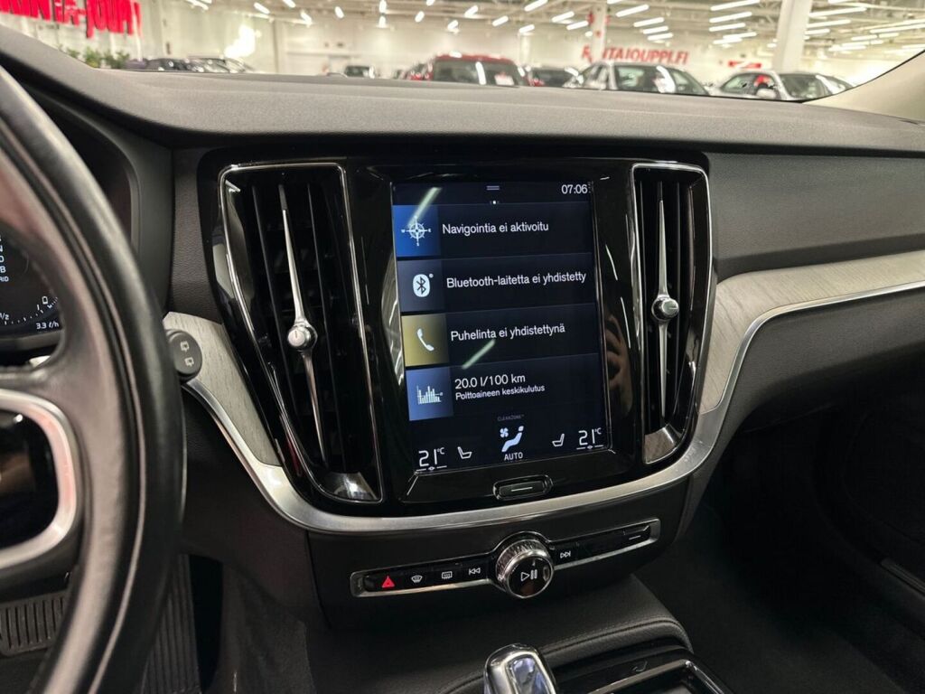 Volvo V60 2019 Musta