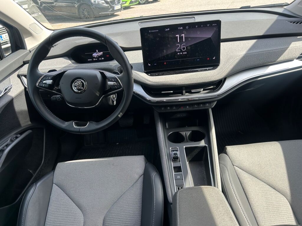 Skoda Enyaq 2023 Musta