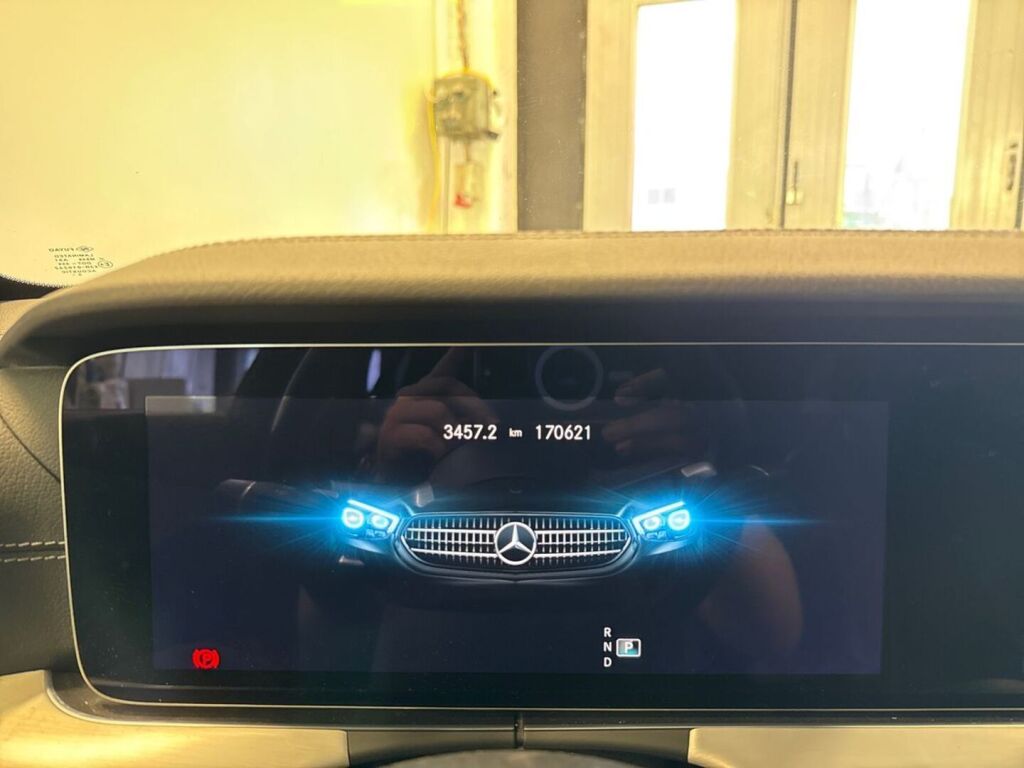 Mercedes-Benz E 2023 Harmaa