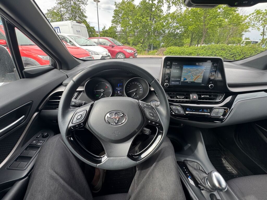 Toyota C-HR 2023 Valkoinen