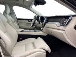 Volvo XC60 2023 Musta