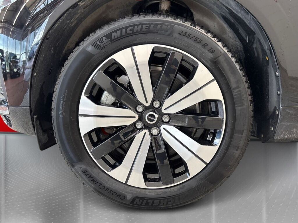 Volvo XC60 2023 Musta