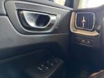 Volvo XC60 2023 Musta