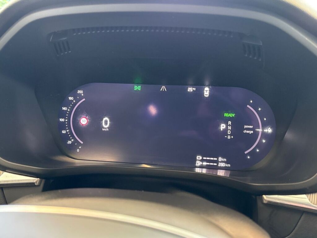 Volvo XC60 2023 Musta