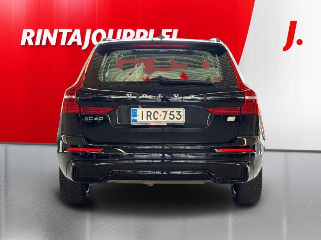 Volvo XC60 2023 Musta