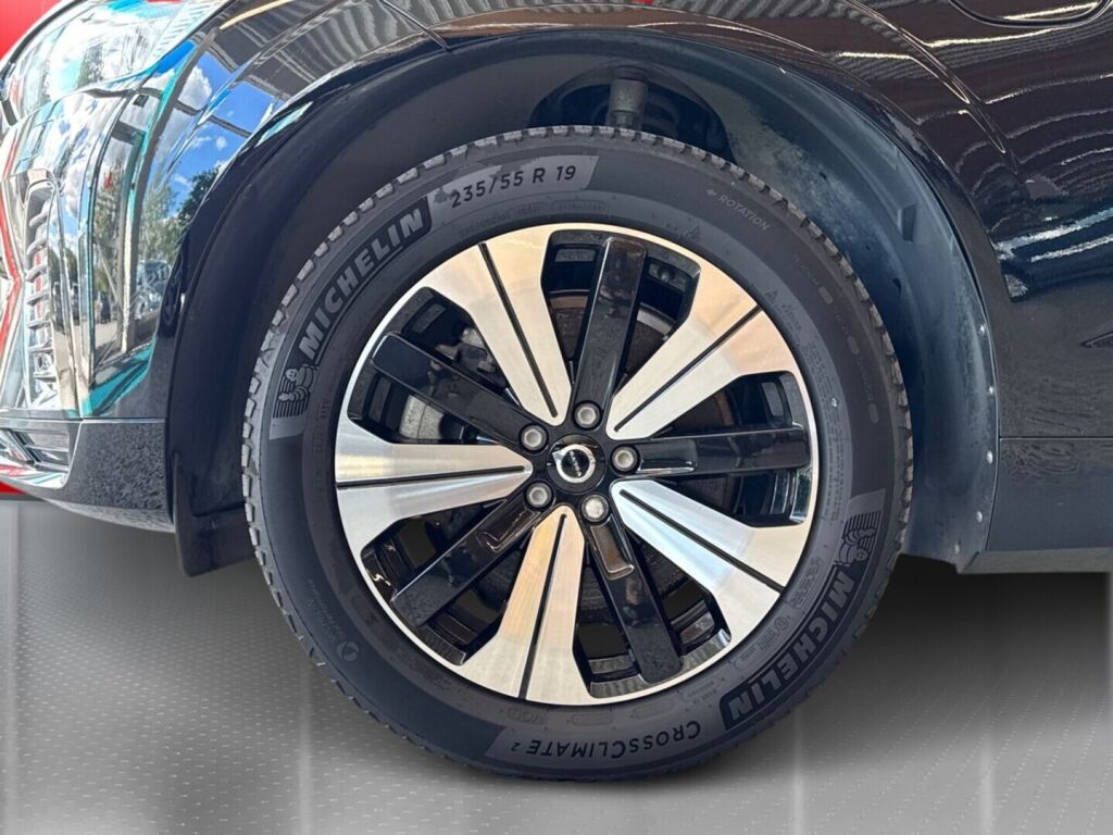 Volvo XC60 2023 Musta