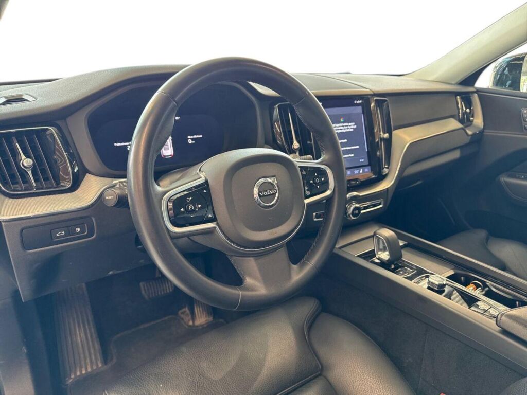 Volvo XC60 2023 Musta