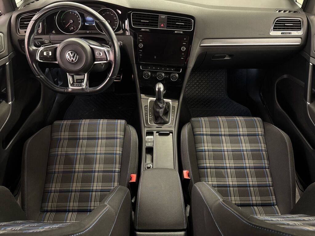 Volkswagen Golf 2020 Valkoinen