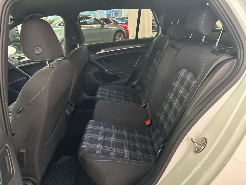 Volkswagen Golf 2020 Valkoinen