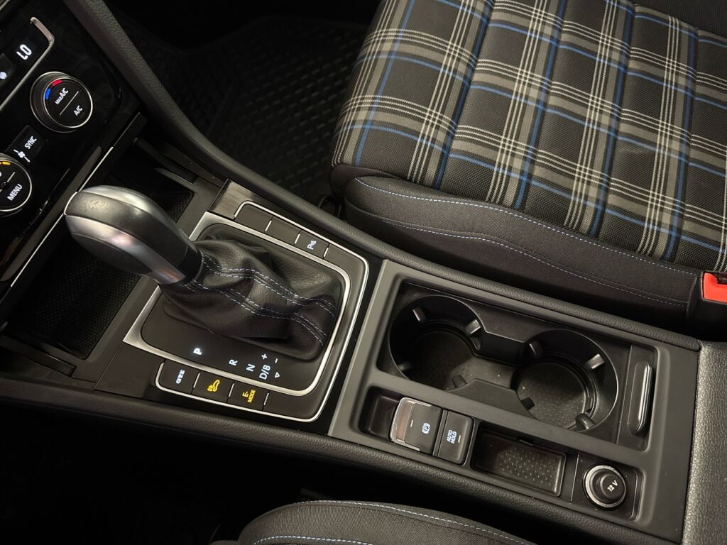 Volkswagen Golf 2020 Valkoinen