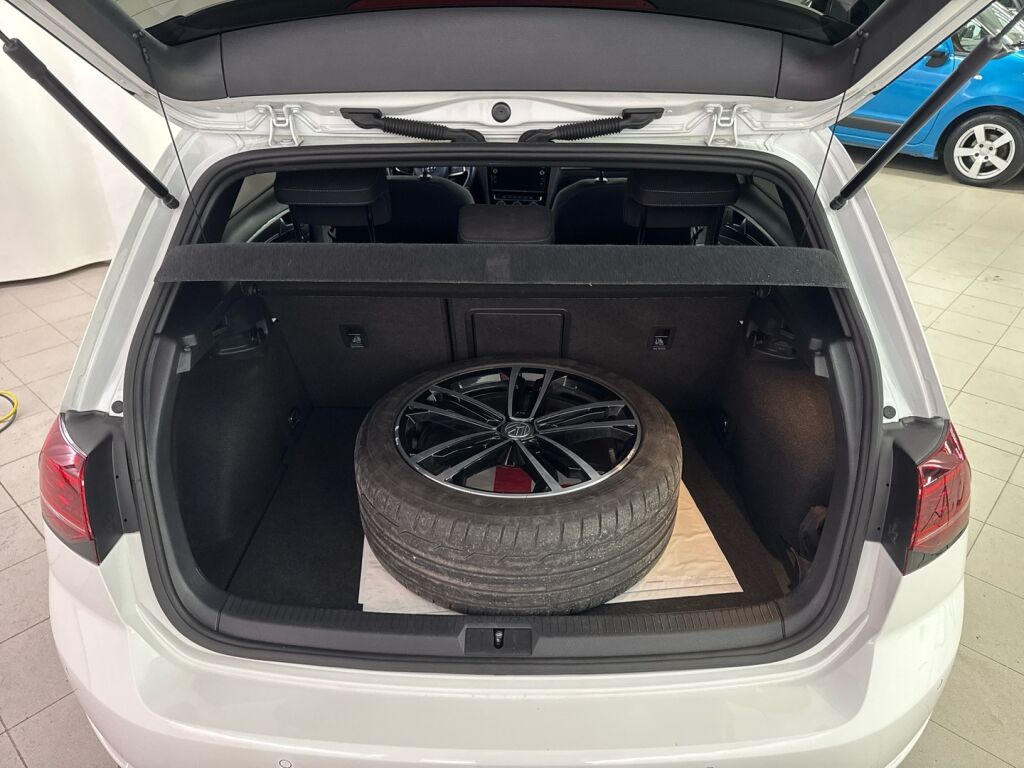 Volkswagen Golf 2020 Valkoinen