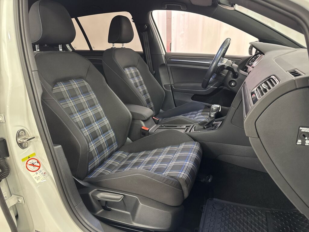 Volkswagen Golf 2020 Valkoinen