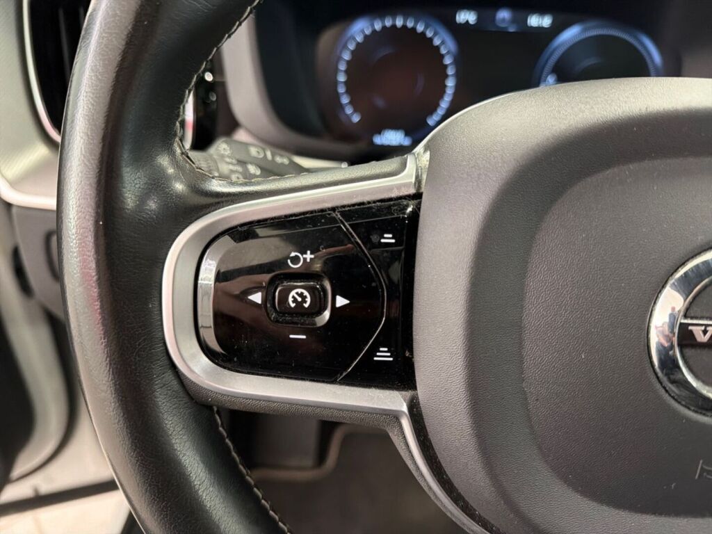 Volvo XC60 2020 Valkoinen