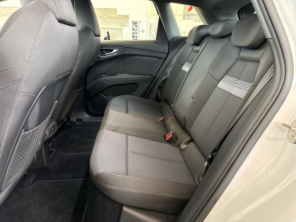 Audi Q4 e-tron 2023 Valkoinen