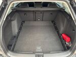 Volkswagen Golf 2023 Musta