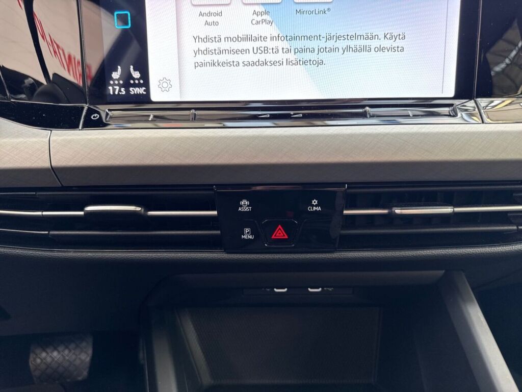 Volkswagen Golf 2023 Musta