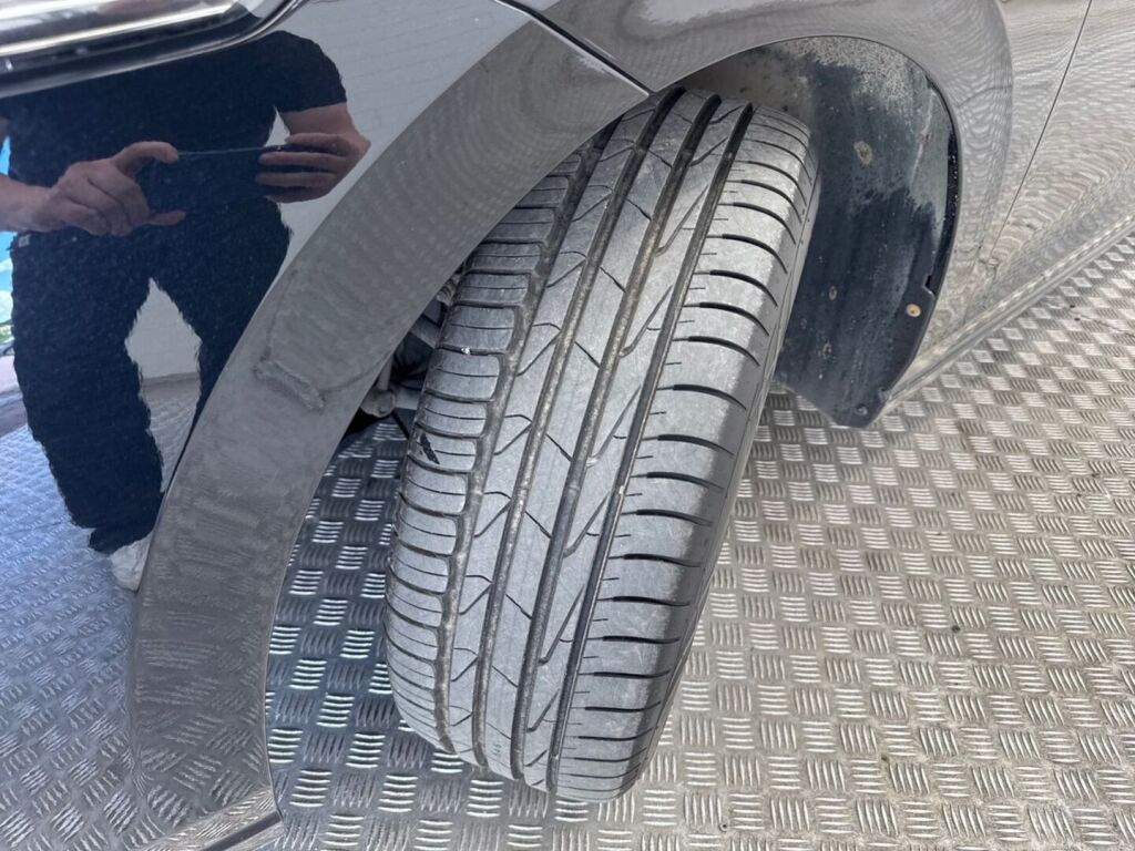 Volkswagen Golf 2023 Musta