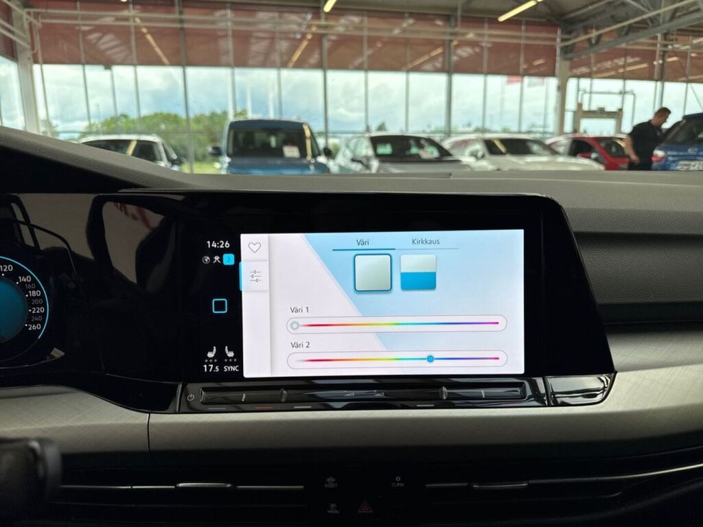 Volkswagen Golf 2023 Musta