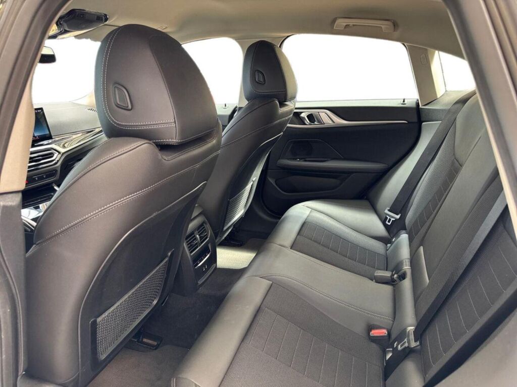 BMW i4 2023 Harmaa metalli(Dravit Gray)