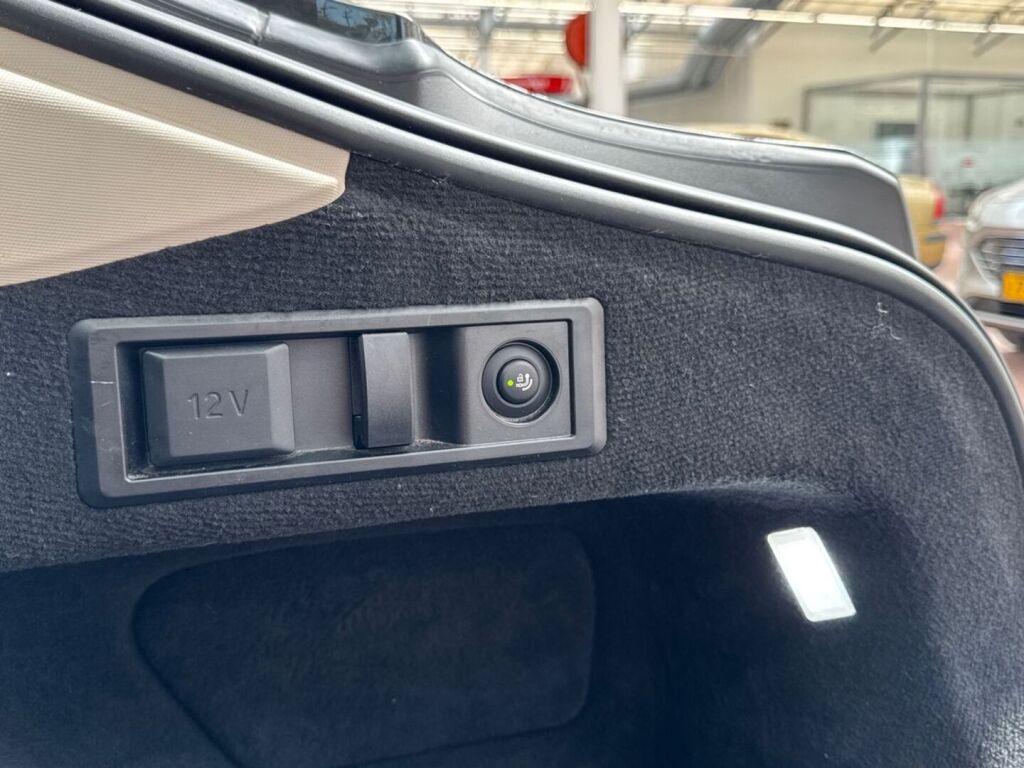 BMW i4 2023 Harmaa metalli(Dravit Gray)