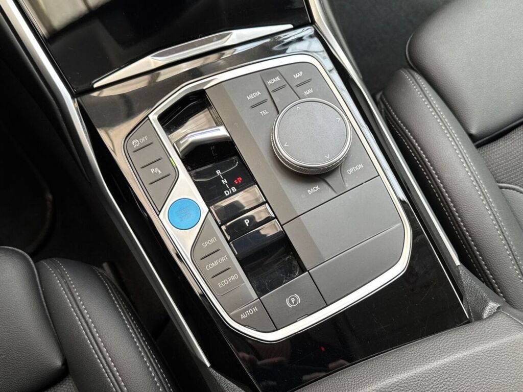 BMW i4 2023 Harmaa metalli(Dravit Gray)