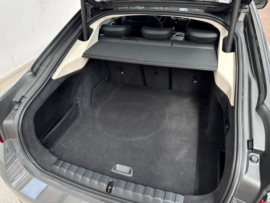 BMW i4 2023 Harmaa metalli(Dravit Gray)
