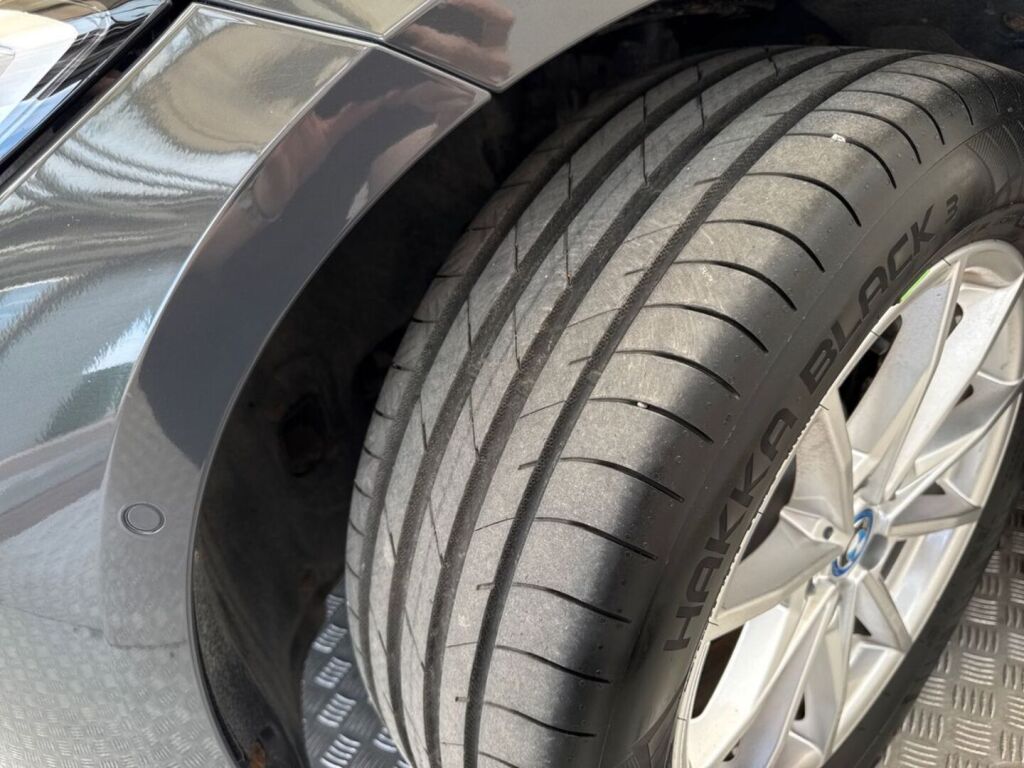 BMW i4 2023 Harmaa metalli(Dravit Gray)