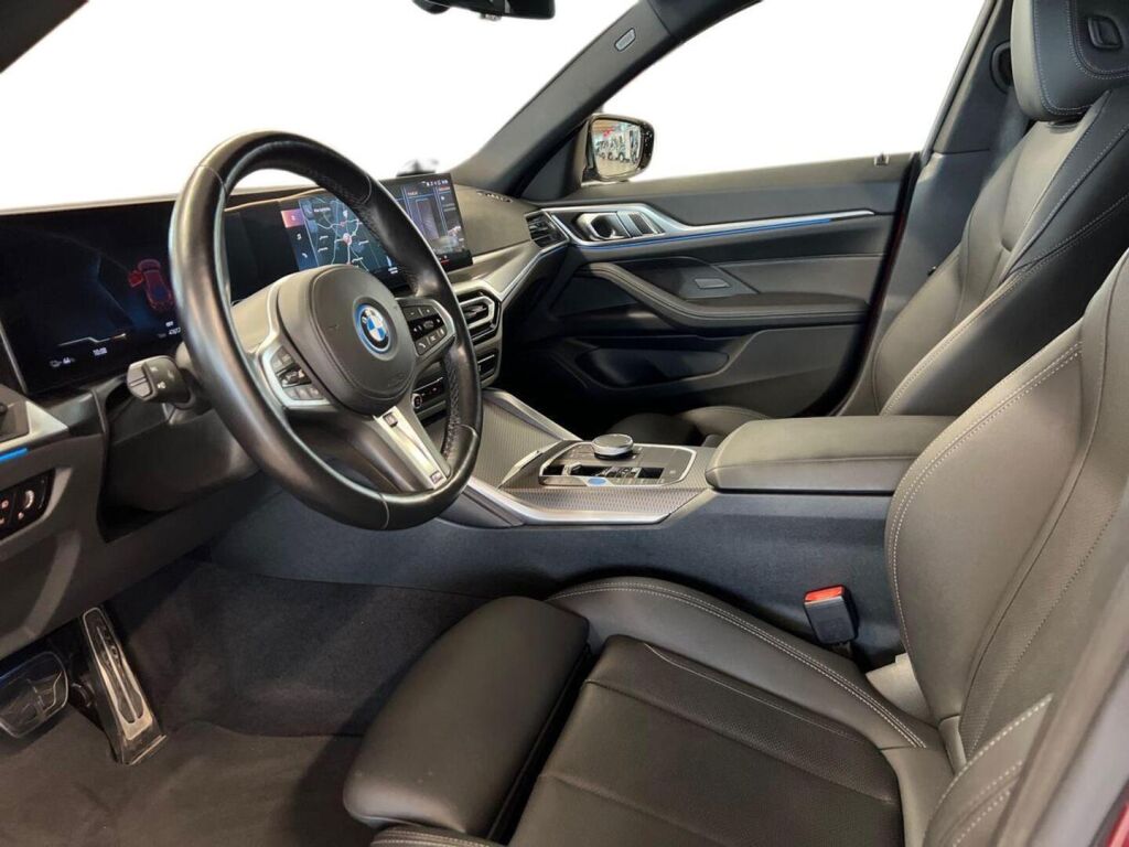 BMW i4 2023 Punainen