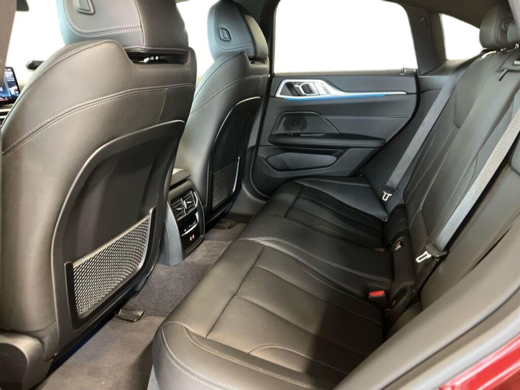 BMW i4 2023 Punainen