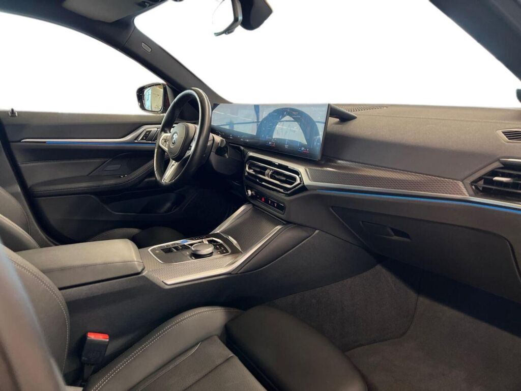BMW i4 2023 Punainen