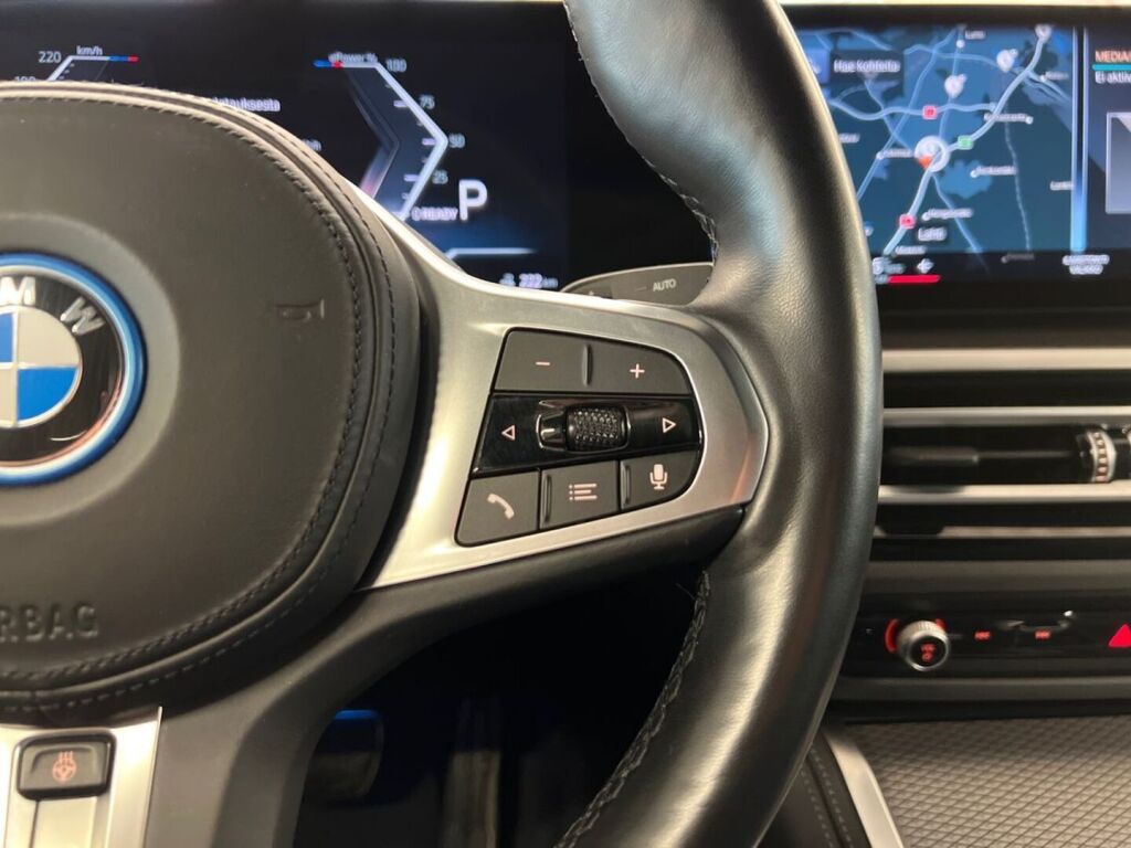 BMW i4 2023 Punainen