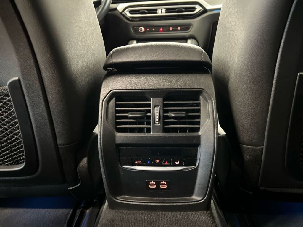 BMW i4 2023 Punainen