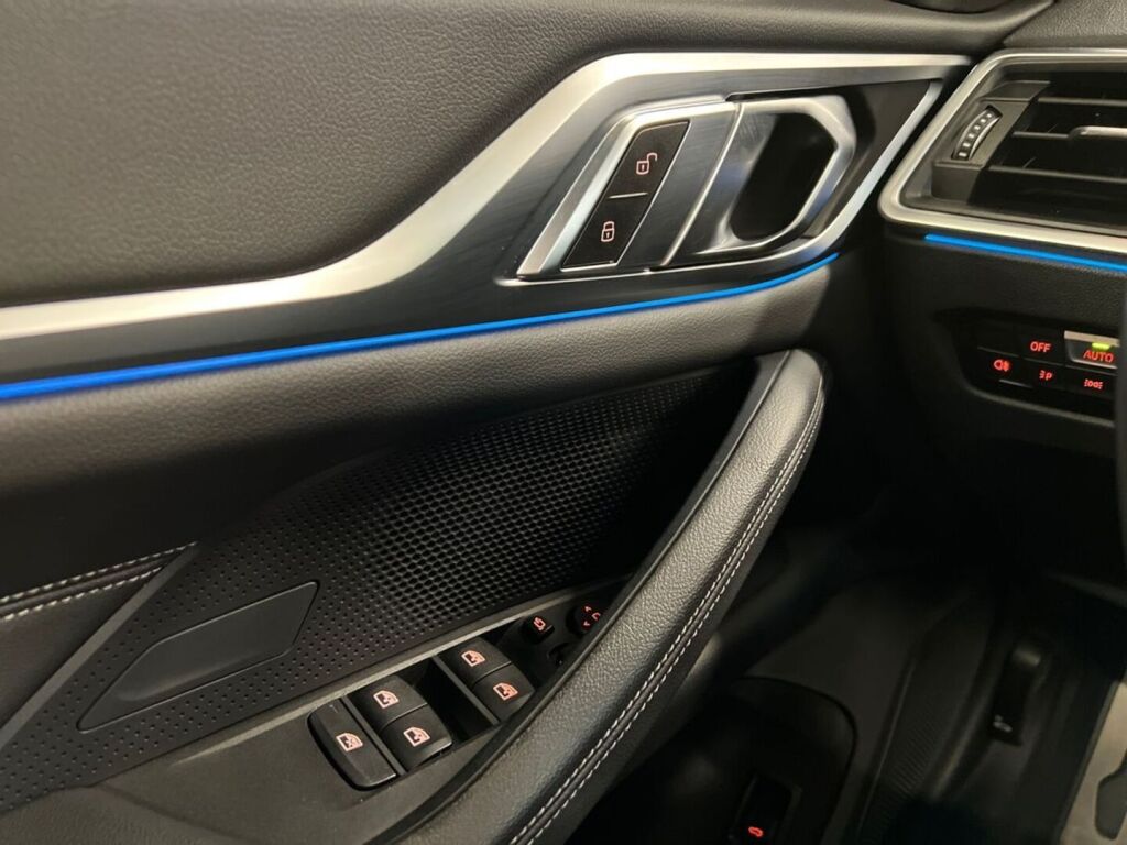 BMW i4 2023 Punainen