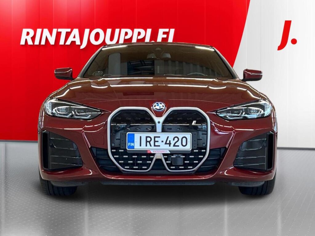 BMW i4 2023 Punainen
