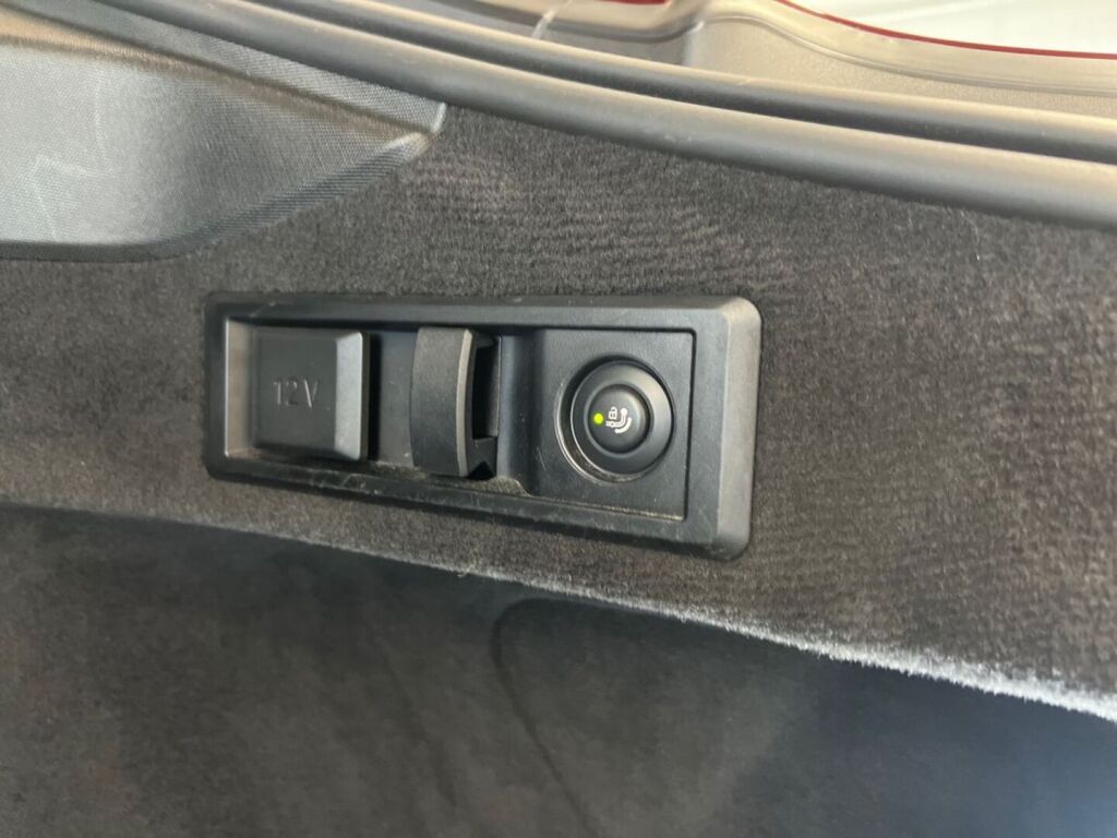 BMW i4 2023 Punainen