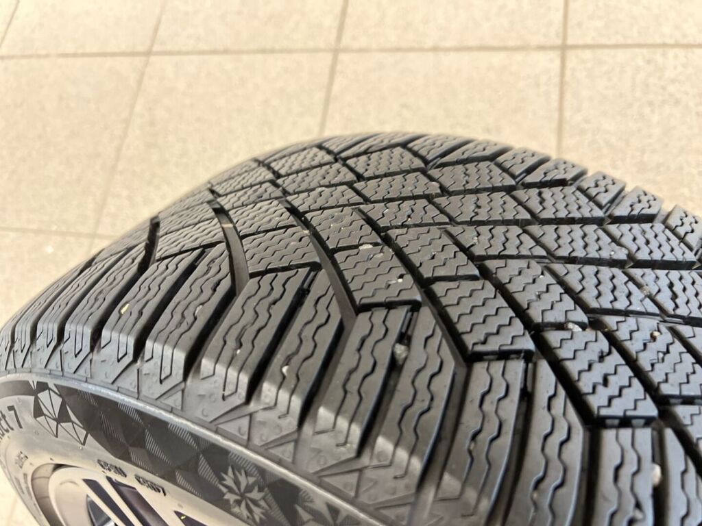 BMW i4 2023 Punainen
