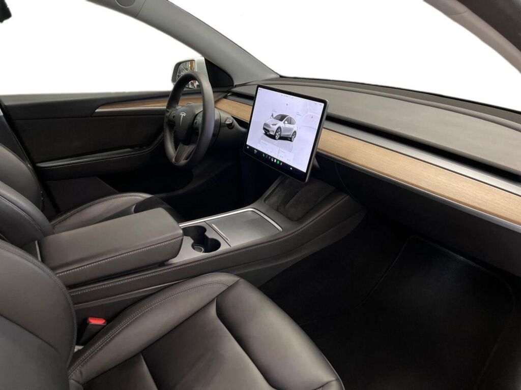Tesla Model Y 2023 Valkoinen