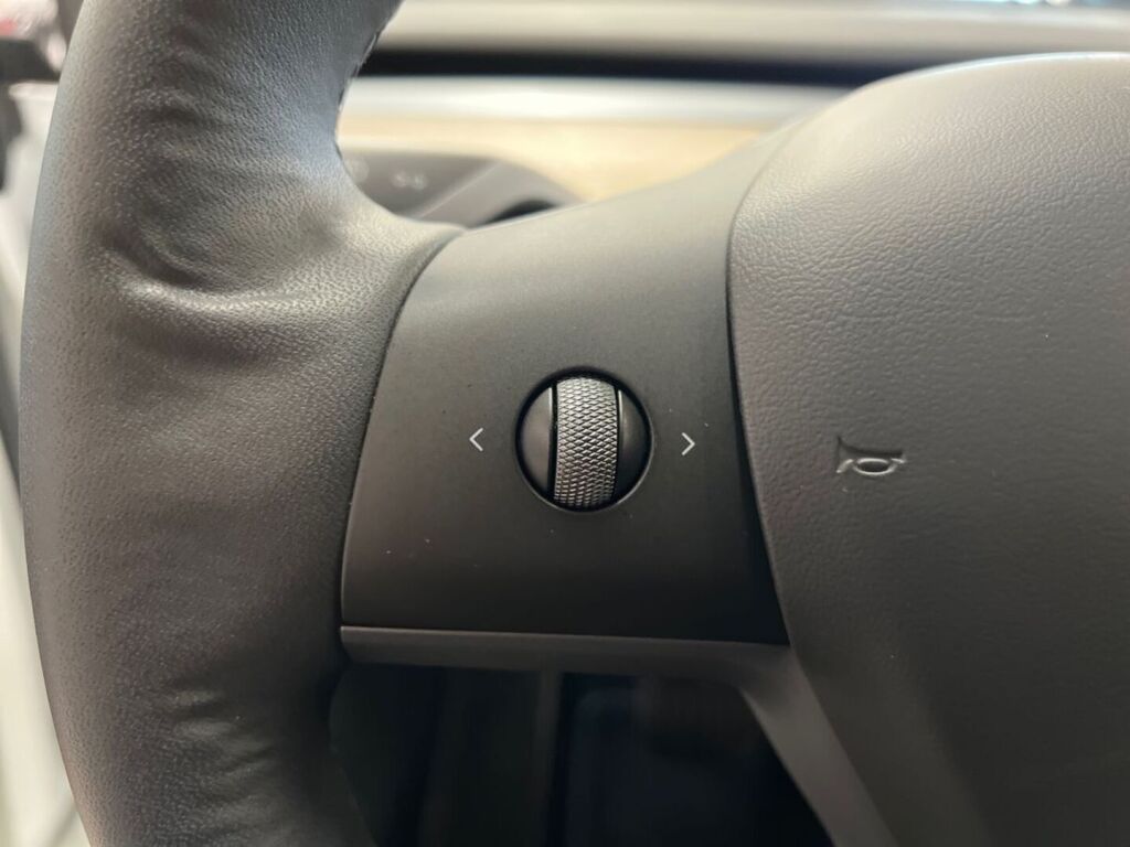 Tesla Model Y 2023 Valkoinen