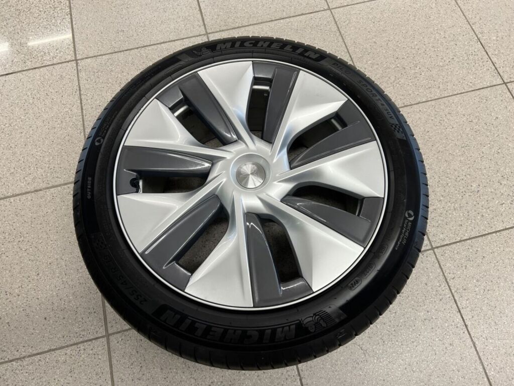 Tesla Model Y 2023 Valkoinen