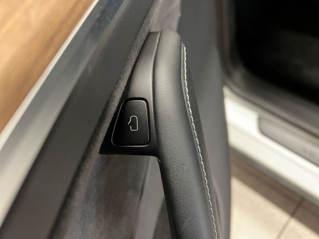 Tesla Model Y 2023 Valkoinen