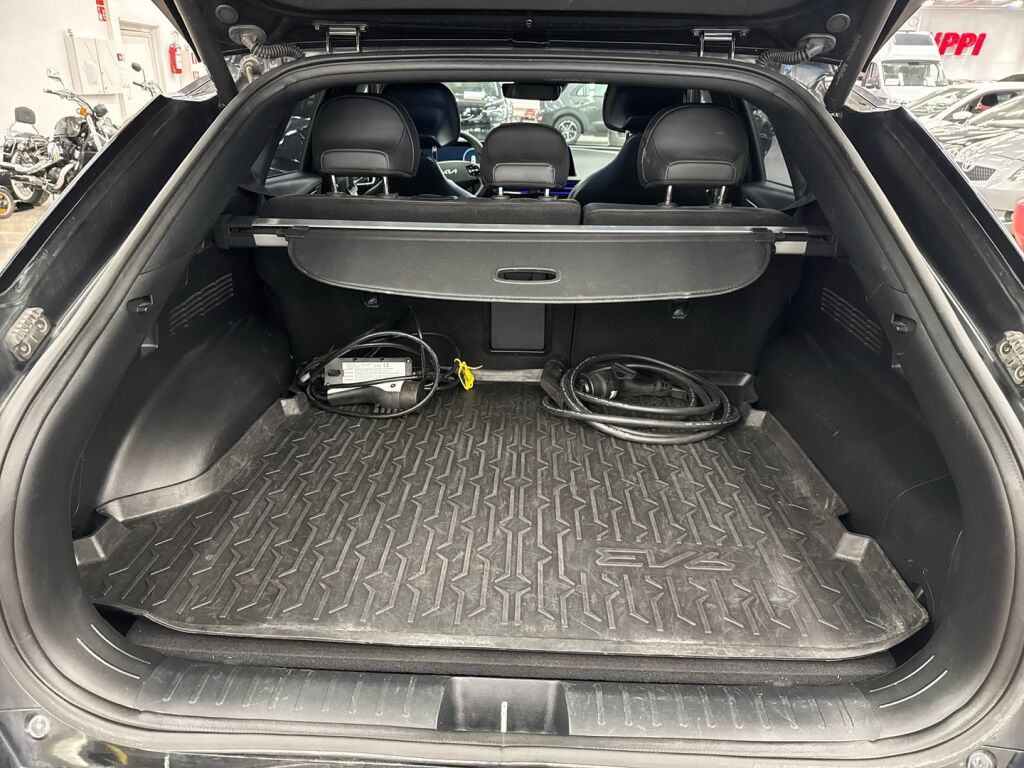 Kia EV6 2023 Musta